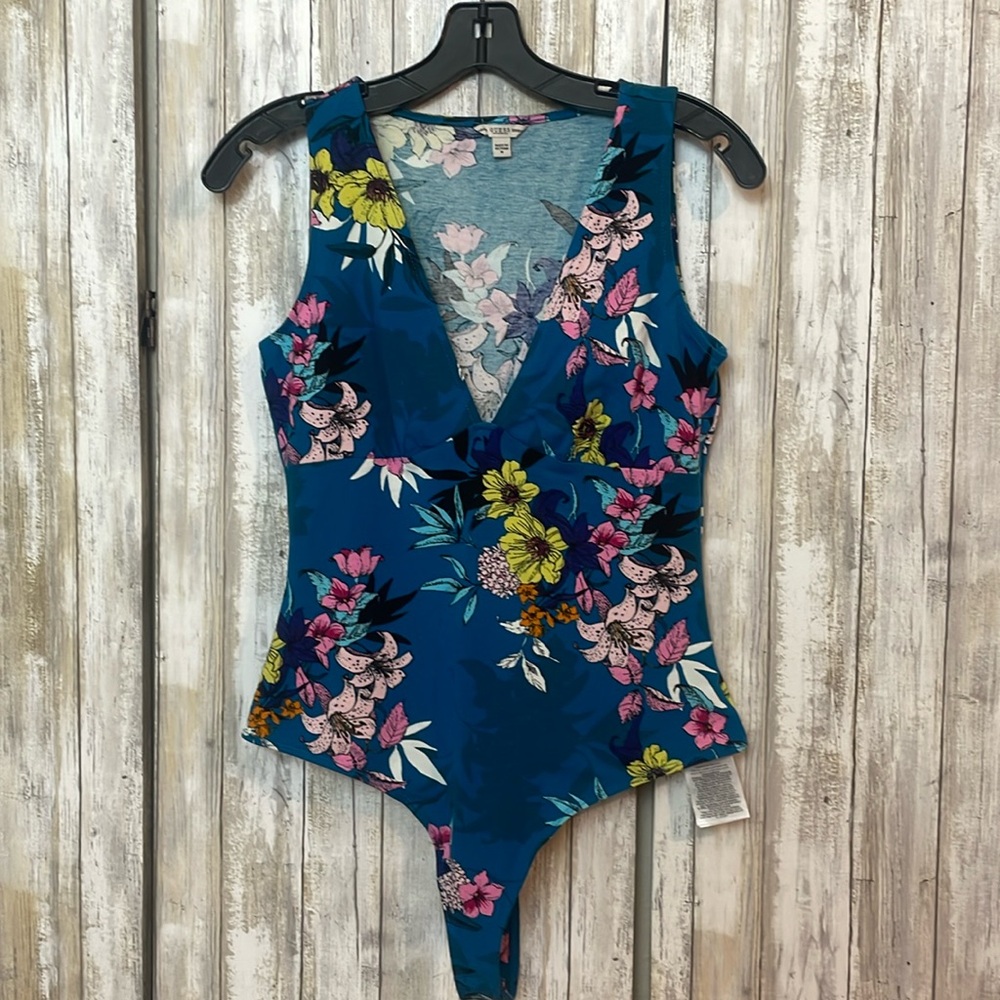 Guess Floral V-Neck Bodysuit Medium. Never worn no tags.